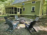 Located in the beautiful Heldebergs, This is a cute little house you will love. Hotels in Berne
