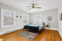 Wade Manor: Game-room, Gym, Office and Fenced in Backyard