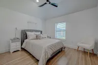 Stylish-Cozy 2-br in Bellaire relaxing home for the family and pet-friendly Hotel dekat Hannah Bacol Busch Gallery