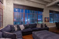 Luxurious Downtown Condo w/ Panoramic City Views and Free Secure Onsite Parking.