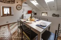 Alley 15, apartment in the historic center of Malcesine. Hotels in Malcesine Old Town