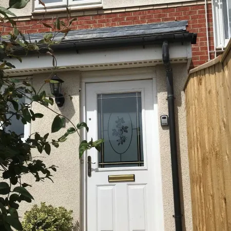 Riverside Home. 3 Bedroom. Free Parking. 10 mins to Newcastle Centre