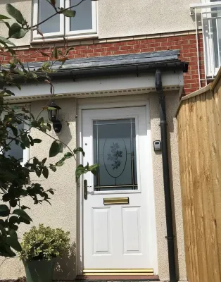 Riverside Home. 3 Bedroom. Free Parking. 10 mins to Newcastle Centre