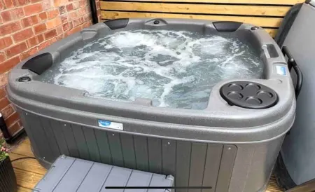 Stylish 3 Bedroom Victorian Villa with hot tub