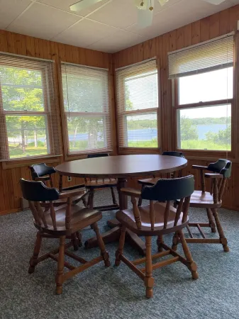 Trout Lake - Frenchman Lake 5 BR 3 BA Home, Wi-Fi, spacious & 1/2 mile to trails