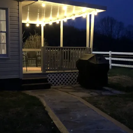 Minutes from New River Gorge!  Country setting - great for families and friends!