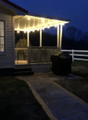 Minutes from New River Gorge!  Country setting - great for families and friends!