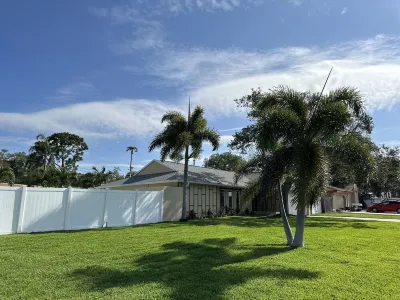 Palms Beach Private Heated Pool Home 1.5 mile from Indian Rocks Beach 🏖️🏝️ Hotels near Walsingham Commons