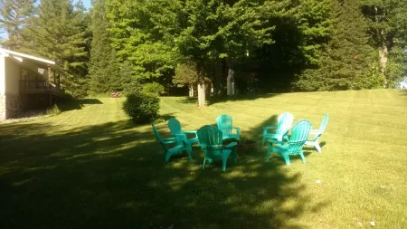 Secluded Ocqueoc River House Отели в г. Окок Тауншип