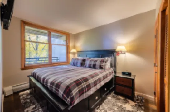 New Listing Ski-In/Ski-Out Zephyr 1 Bedroom Condo at the base of Winter Park