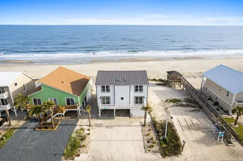 Beachfront!! New Listing! Light & Airy Remodeled 5 Bed/3.5 Bath With Large Deck