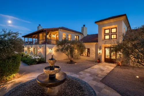 Luxury Napa Valley Estate Surrounded by Vineyards