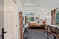 Cozy and comfortable, recently update studio house near Highlands and Cashiers