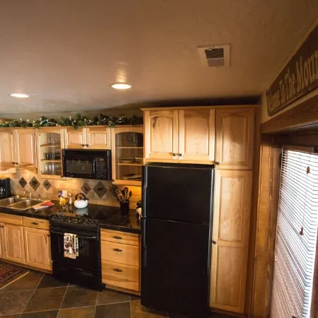 Luxury Apt,  Private Hot Tub, Couples Retreat