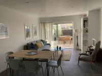 A 5-minute walk from the port! Apartment with garden Hotels in Carqueiranne