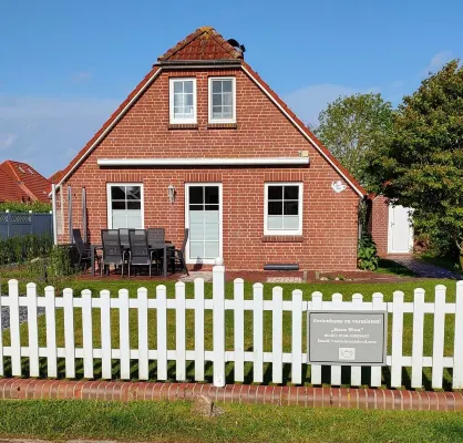 Detached modern vacation home with large garden near the dyke! Hotel a Dornum