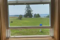 Green-House Cabin and Deck at Rossport by the Sea