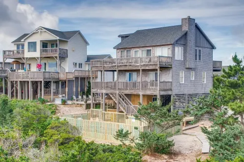 Oceanfront Bliss w/ outdoor pool, hot tub and beds made !