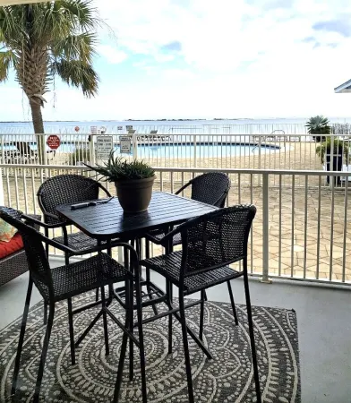 Gorgeous1st Floor 3/2 condo with private beach. 7th night free for weekly rental