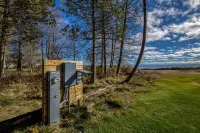 Lake Michigan Tiny Log Cabin - Weekly Rental - Fall Color Dates Available! - 木屋