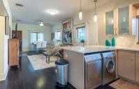 Light, Bright and Full of Delight! 2 Blocks to Park Ave