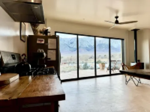 West Wind, cabin with breathtaking vieuws Hotels in Lone Pine