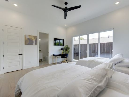 Luxury World Cup Stay. Rooftop Views • Elevator • Galleria • VIP Smart Home