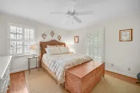 Spacious 8 beds home 15 mins from Downtown Hotels near Buck Godfrey Stadium