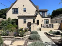 Charming Historic Lompoc Home.  Central Coast Wine Country, Pet Friendly Flying Goat Cellars附近的飯店