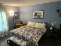 The Redhawk Hideaway: Charming 2BR Condo near Miami Univ in Oxford! Book now!