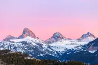 Retreat on Moraine Luxury Top/End Unit Condo with Mountain Views