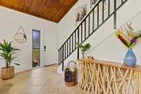 Family friendly condo, bright and beachy, walk to the beach! AC, pool, hot tub! - 4-Star