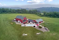 Scenic mountain home overlooking the Susquehanna river with pool and hot tub Các khách sạn gần Red Deer at Rolling Hills Farm