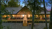 Cabin w/ Firepit~Pickleball~Arcade Games~River Boat Ramp~20 Min Lake Cumberland