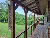 Cozy Cedar Lodge surrounded by Ozark National Forest with great views!