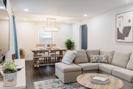 Completely Remodeled 2 Bed 2 Bath Home Close to Beaches and Wineries w/ 2 Patios