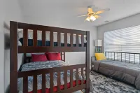 Spacious 4 Bedrooms with PRIVATE POOL & enclosed PATIO between Downtown & Tybee