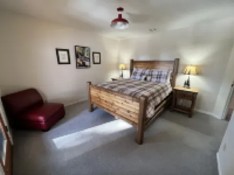 Solitude in the Cedars, Spacious Mountain Home