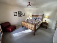 Solitude in the Cedars, Spacious Mountain Home