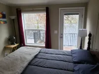 Cozy Cottage right on the McKenzie River! Hotels near McCredie Hot Springs
