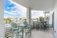 BEAUTIFUL WATERFRONT 3BD/3BA CONDO IN THE HEART OF CLEARWATER BEACH