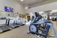 Cozy Condo w/ pool & gym in prime McCall location