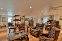 Vintage / antique 1200 sq. ft. interior loft & parking