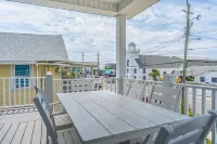 5BR 5BA w/ Hot Tub, ample Parking, 2 Blocks from Beach, Boardwalk & Downtown!