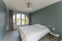 Upscale villa on the dune, a stone's throw from the beach