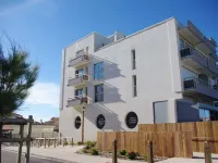 Cozy Appart 150 m from the beach with balcony + Parking Hotels in Biscarrosse