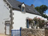 Pretty renovated farmhouse in Kerdalé, 400m from the beach - 特雷甘克住宿飯店