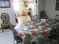 Country Farmhouse, Bristol Casino, Fall Time, Leaf Peeking Season, Hiking/Biking Hotel a Carter County