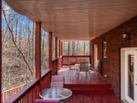Sleeps 20. Inside Lake Norman State Park; Kayaks, Canoes, Theater, Pool Table Hotels in Fallstown