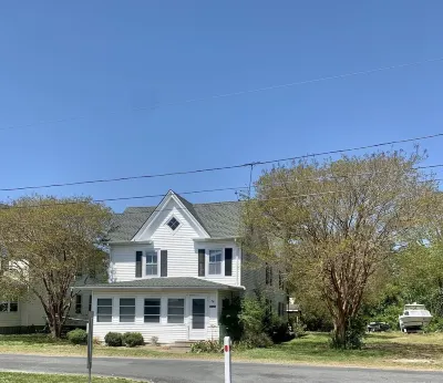 Secluded Seaside Village Retreat in Fishing Town Hotels near Chesapeake Bay Bridge-Tunnel